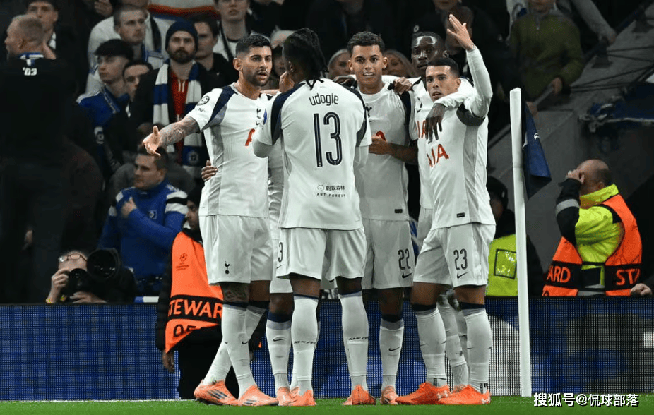 随着拜仁2-1巴黎，利物浦1-0皇马，欧冠最新积分榜：阿森纳升第二