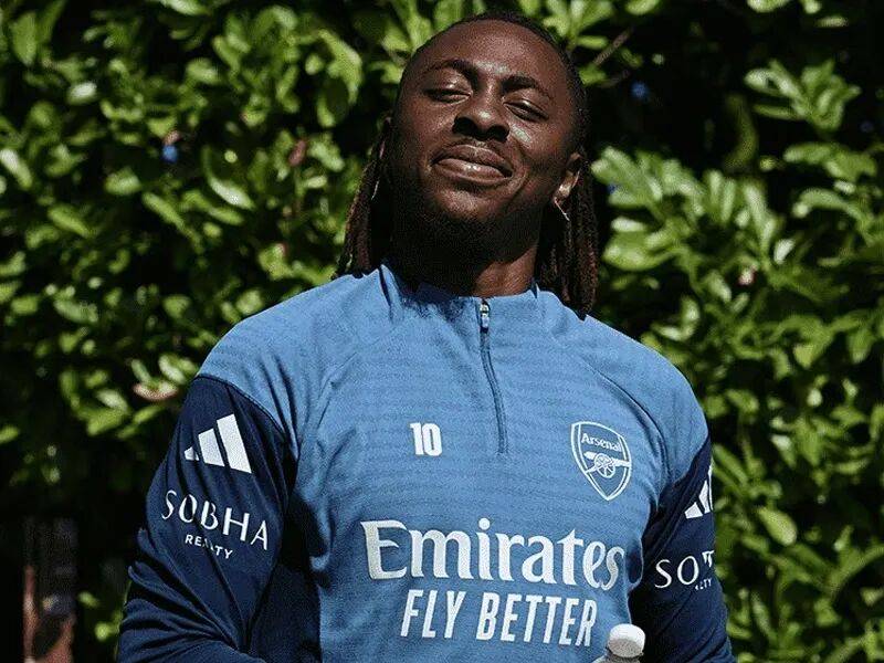 央视直播英超，阿森纳全面占优，切尔西热刺分心欧冠