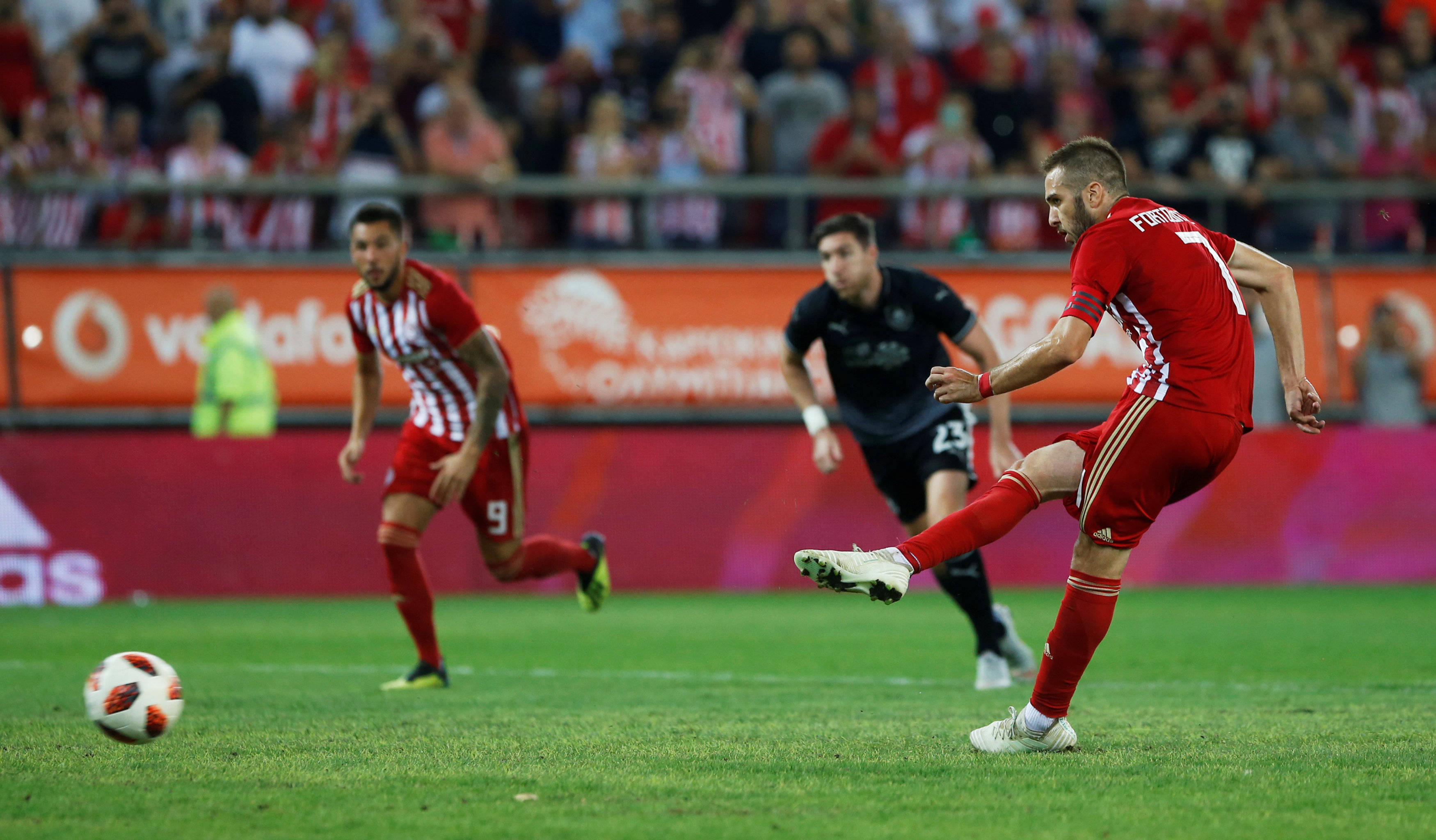 欧冠赛事前瞻：巴塞罗那 vs 奥林匹亚科斯——全方位战术解析与赛果预测