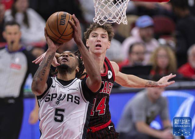 NBA常规赛丨马刺胜公牛