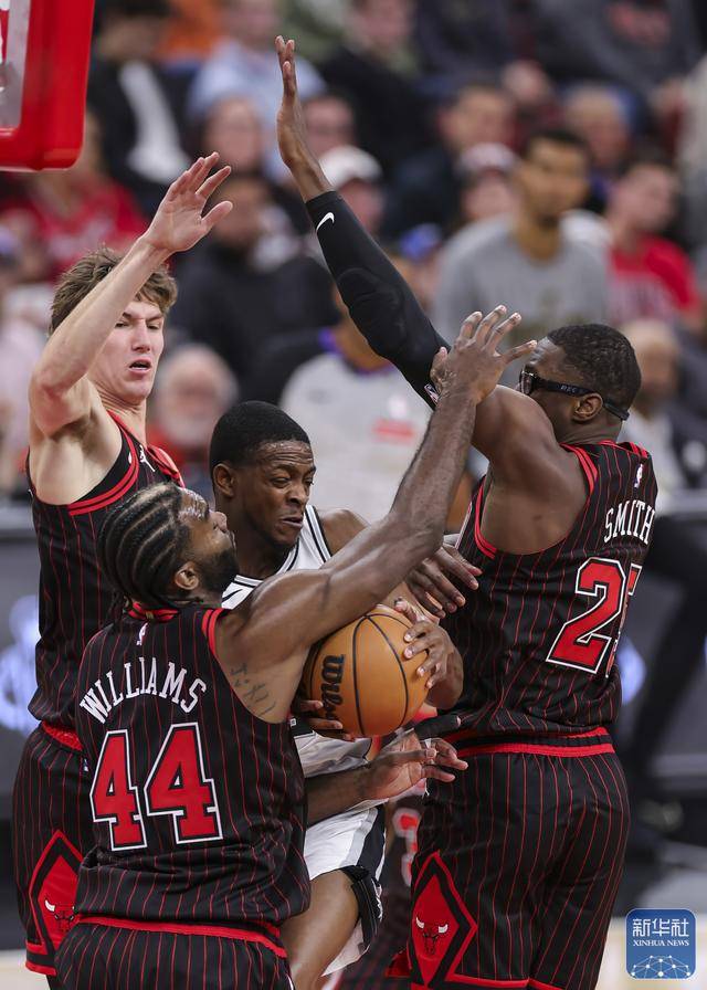 NBA常规赛丨马刺胜公牛