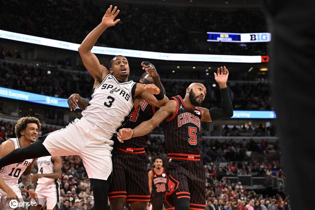 文(wén)班亚马38+12+5帽吉迪缺(quē)阵 马刺擒公牛迎三连胜