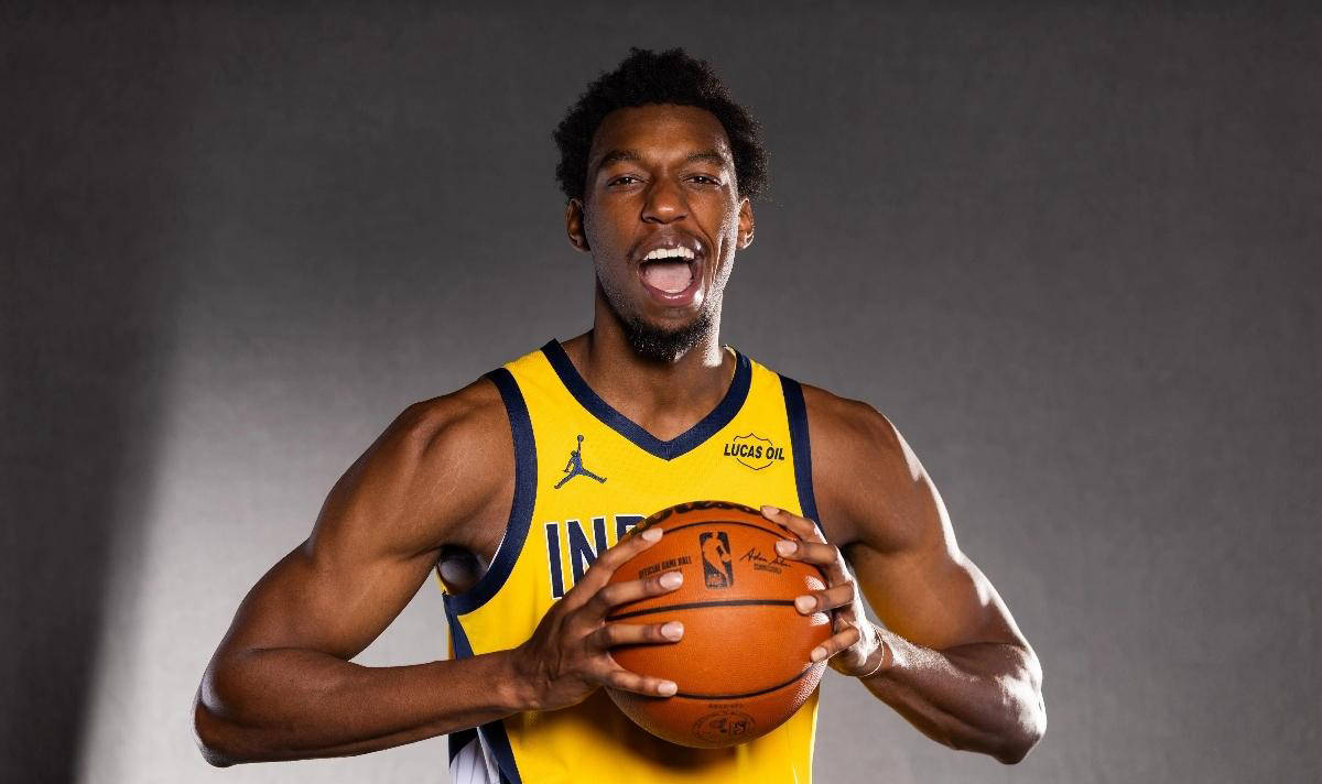 草根逆袭！NBA三届扣篮王签约步行者