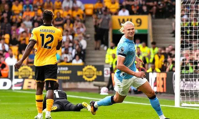 英超中资狼队9场2分，遭球迷嘘声与主帅对峙