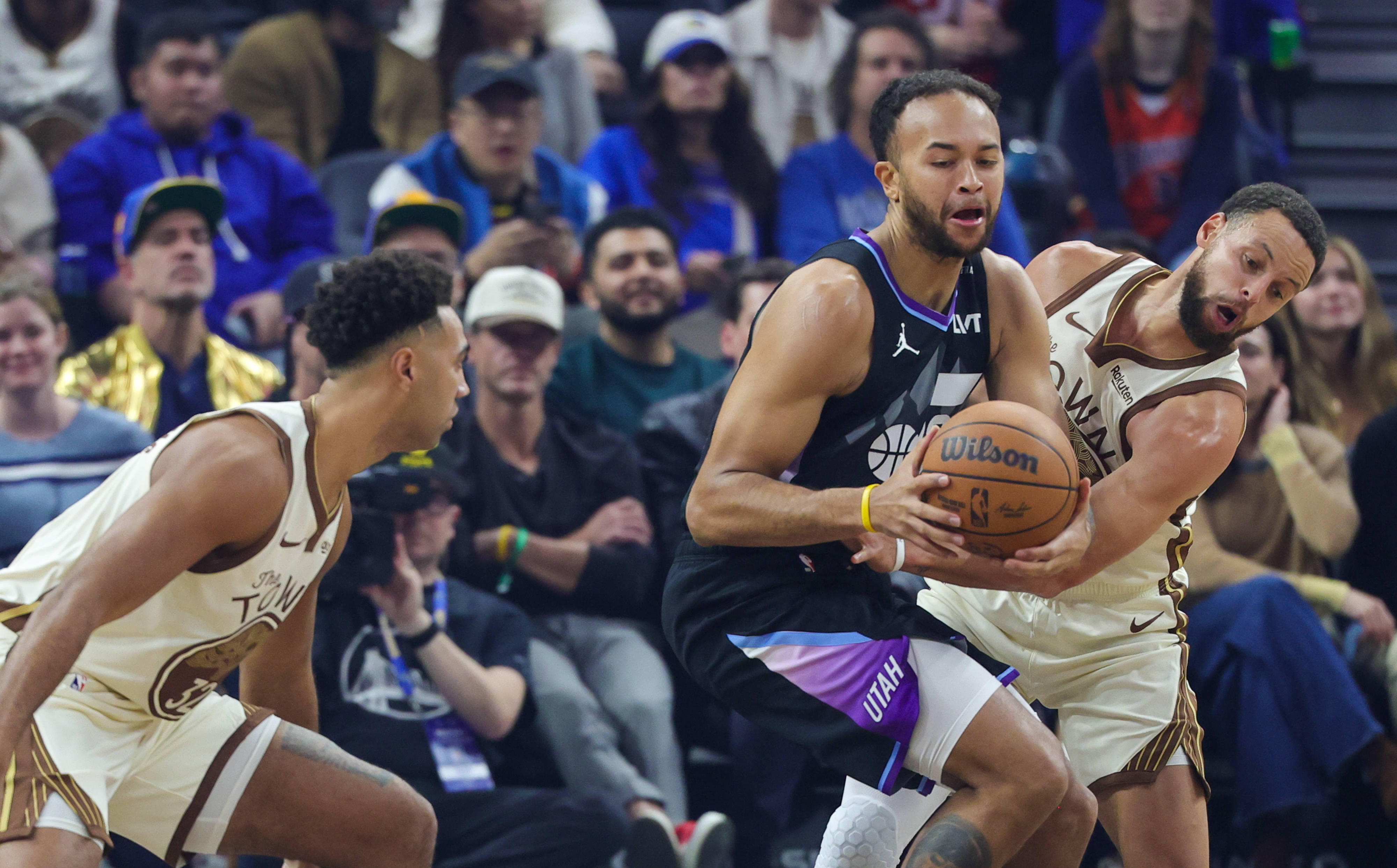 （体育）篮球——NBA常规赛：勇士胜爵士