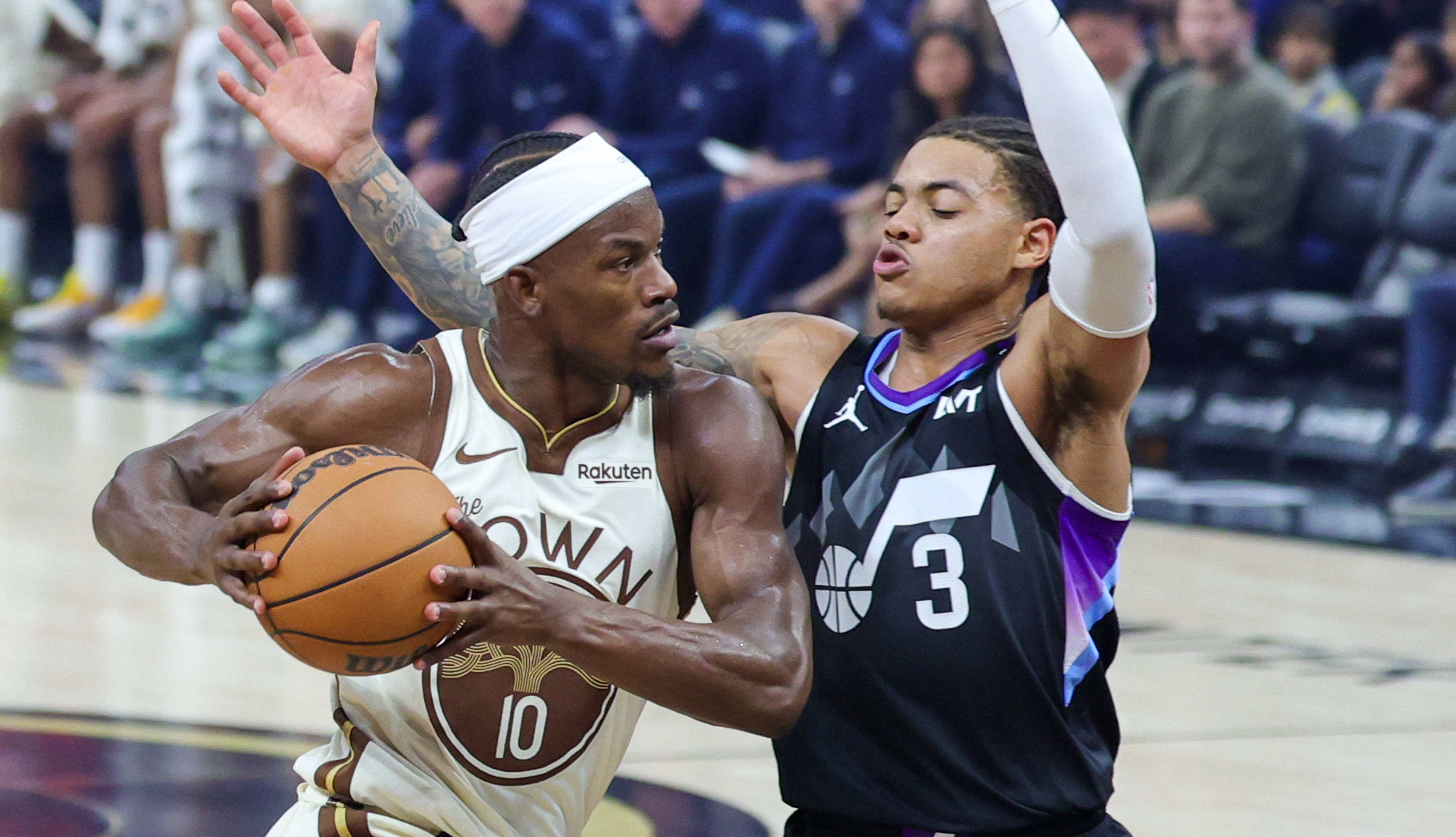 （体育）篮球——NBA常规赛：勇士胜爵士