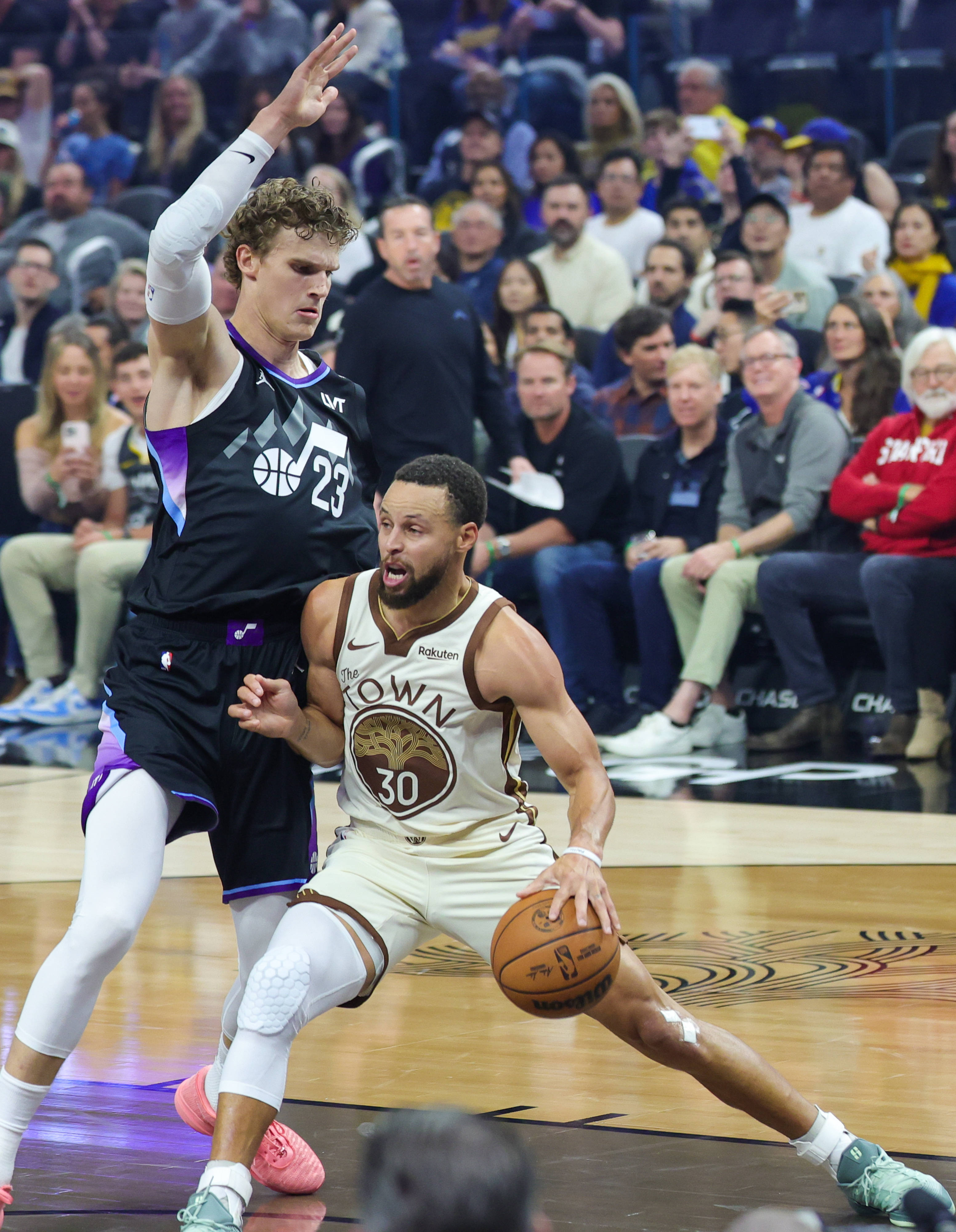 （体育）篮球——NBA常规赛：勇士胜爵士