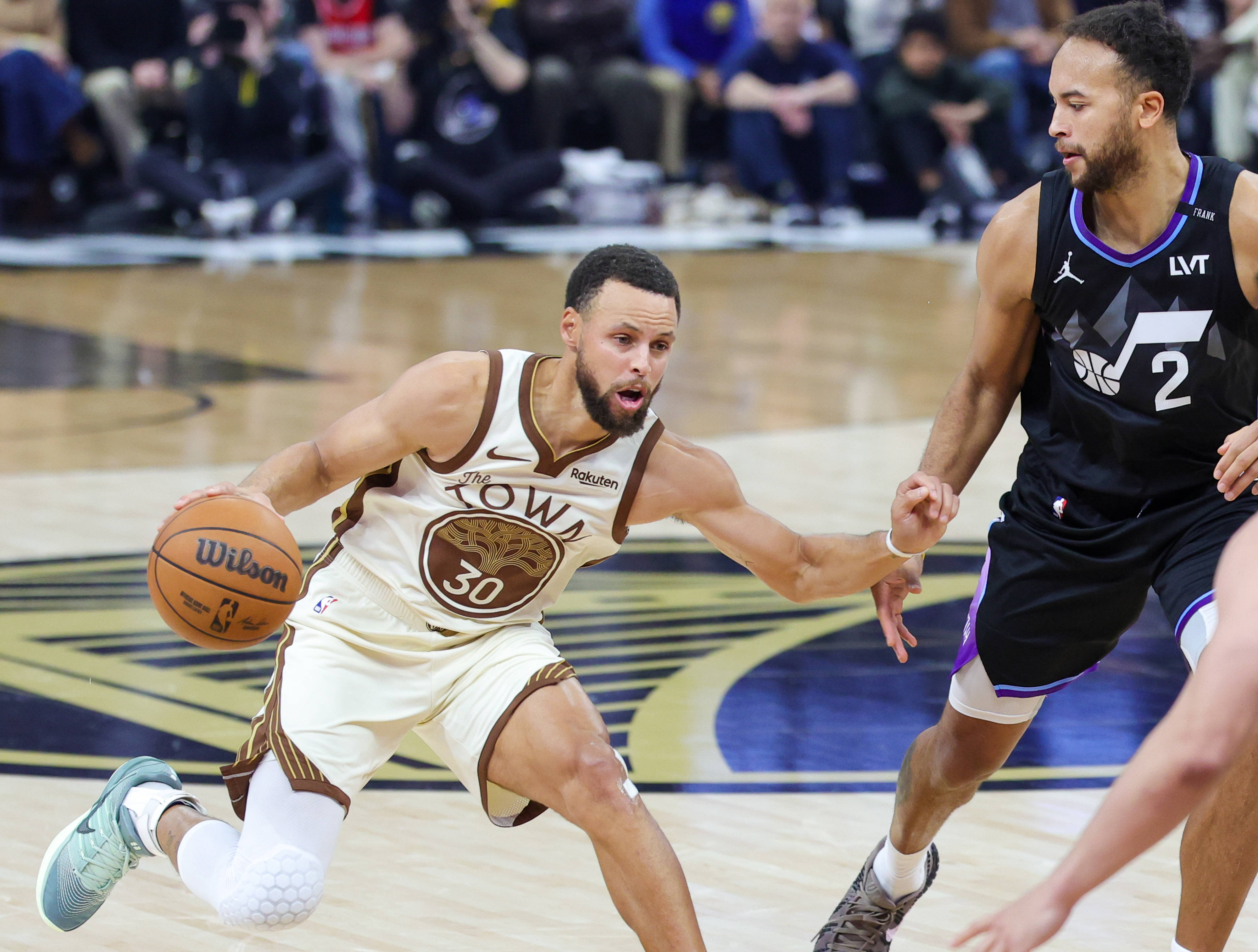 （体育）篮球——NBA常规赛：勇士胜爵士