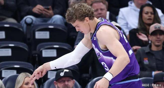 NBA精彩瞬间：哈登闪电9分，火箭上限引关注