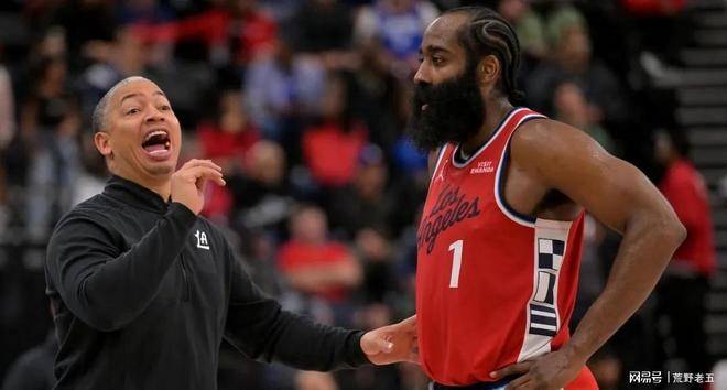 NBA精彩瞬间：哈登闪电9分，火箭上限引关注