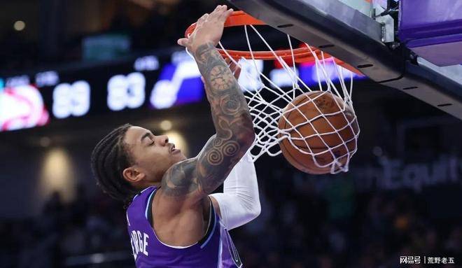 NBA精彩瞬间：哈登闪电9分，火箭上限引关注