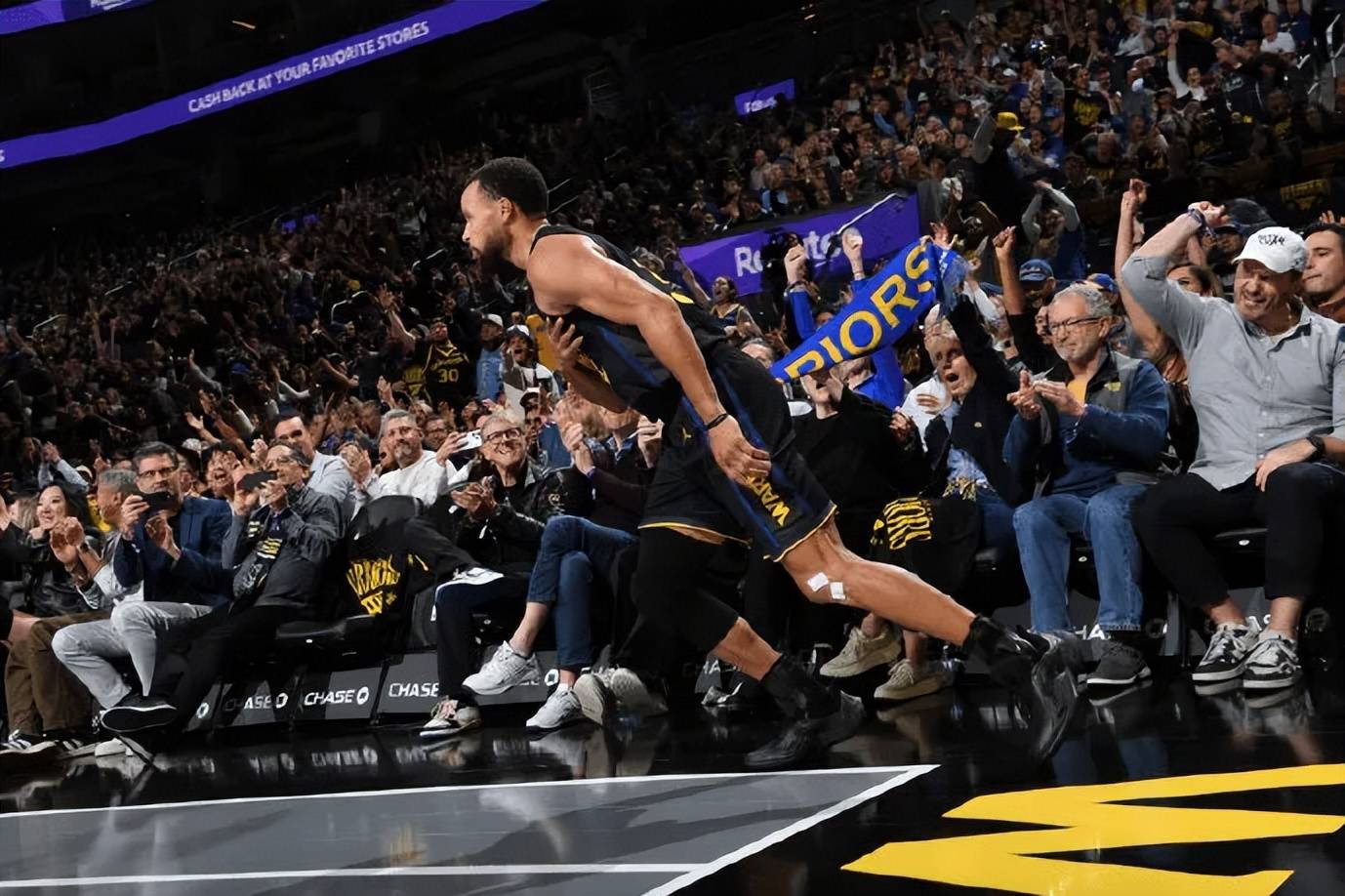 勇士遭逆转库里头锅，四人得分挂蛋堪称罕见，未来赛程很凶险