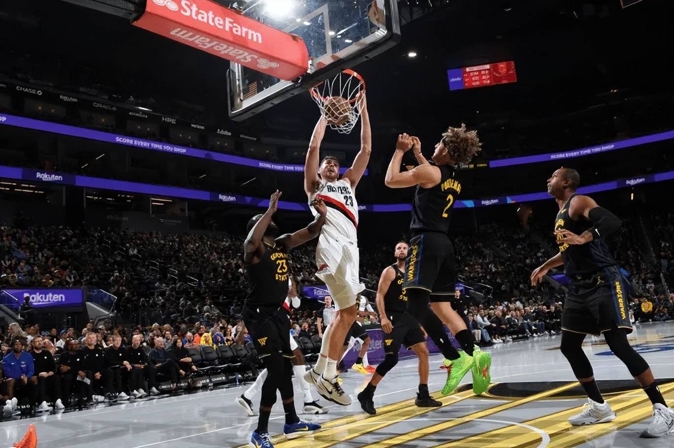 勇士遭逆转库里头锅，四人得分挂蛋堪称罕见，未来赛程很凶险