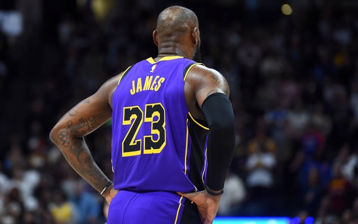 四冠王：詹姆斯连接中国和NBA！他是史上最强老将！