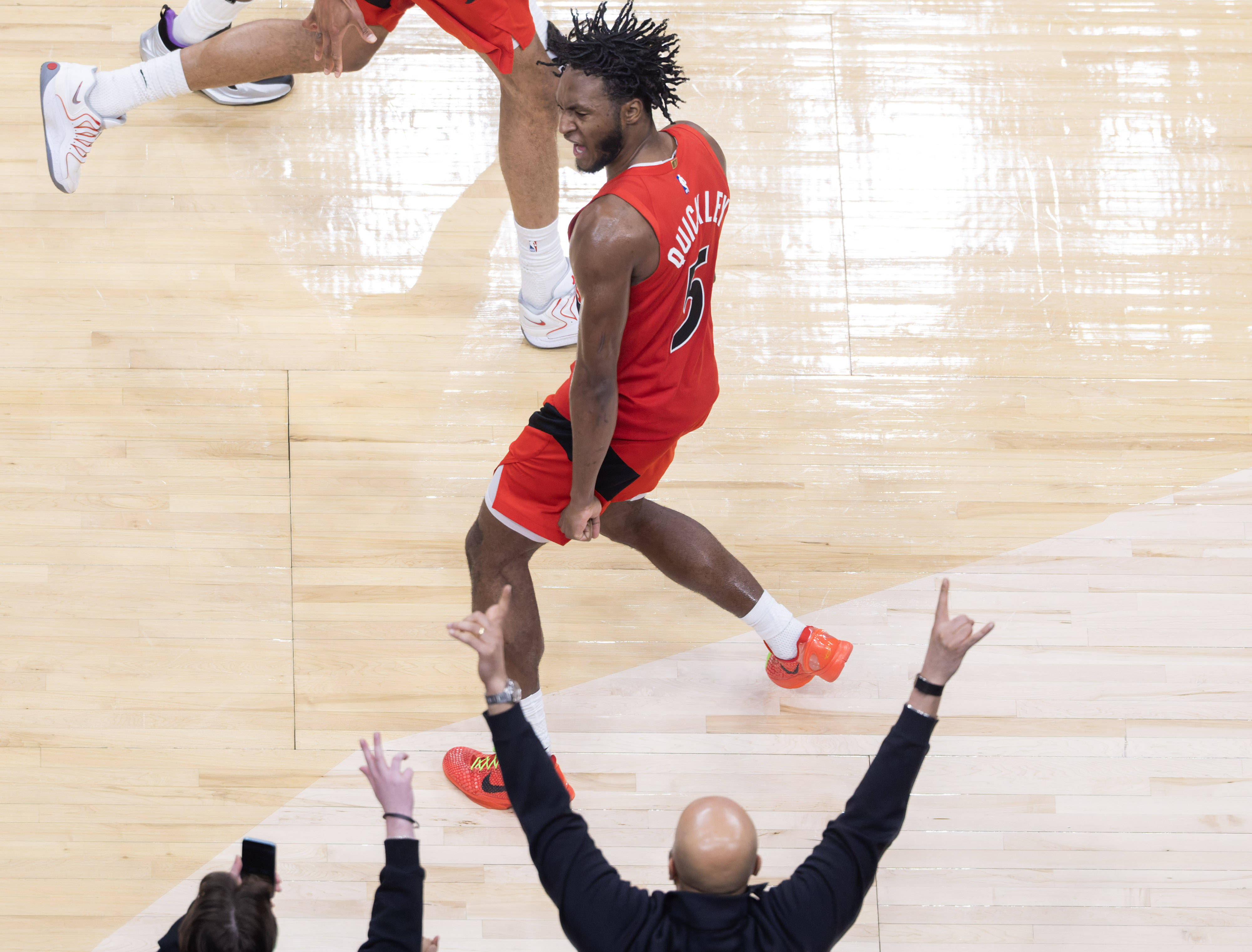 （体育）篮球——NBA常规赛：猛龙胜勇士