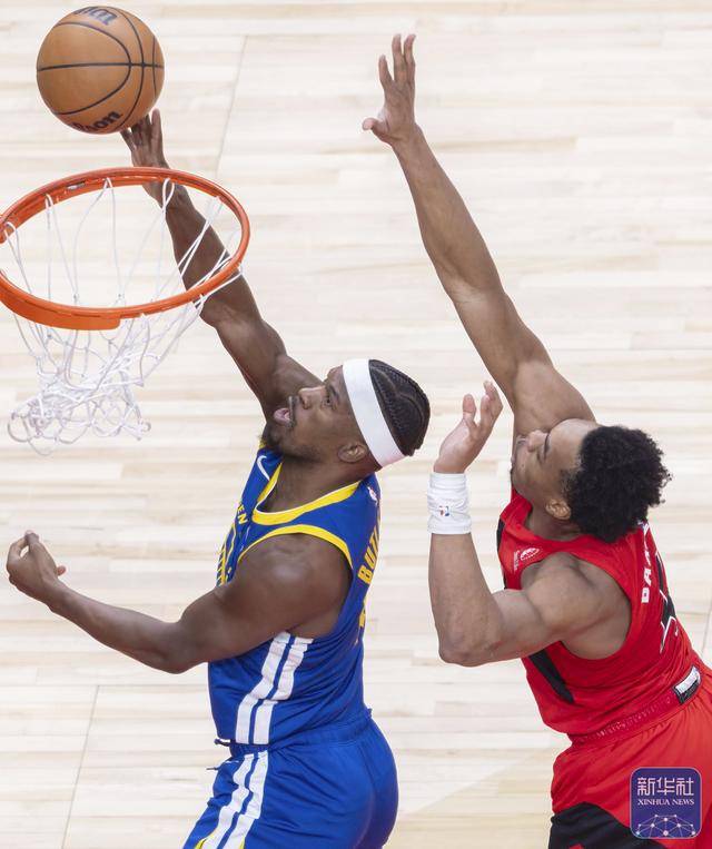 篮球丨NBA常规赛：猛龙胜勇士