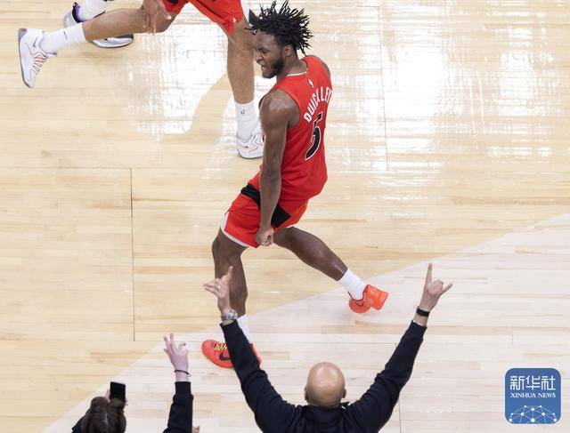 篮球丨NBA常规赛：猛龙胜勇士