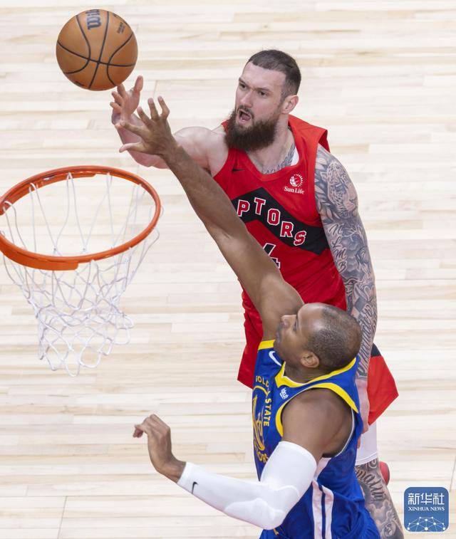 篮球丨NBA常规赛：猛龙胜勇士