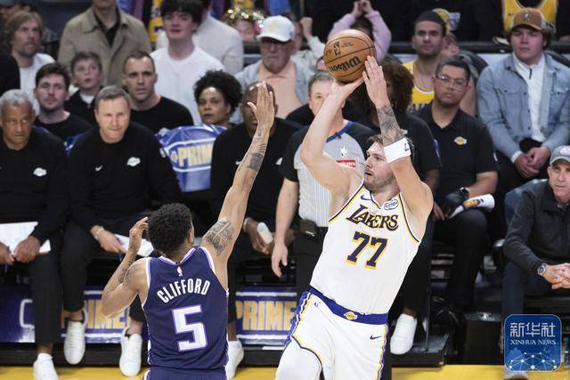 篮球丨NBA常规赛：湖人胜国王