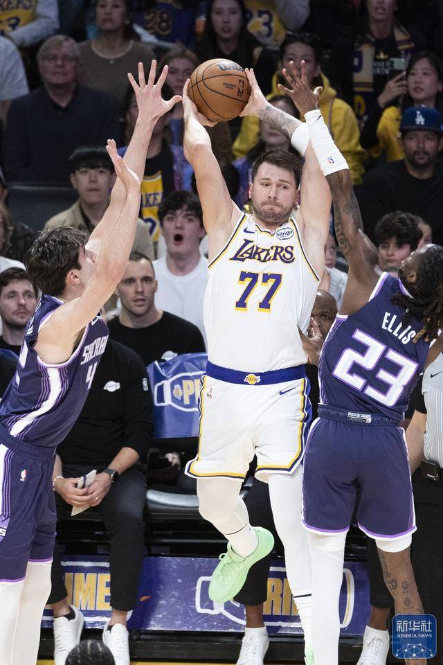 篮球丨NBA常规赛：湖人胜国王