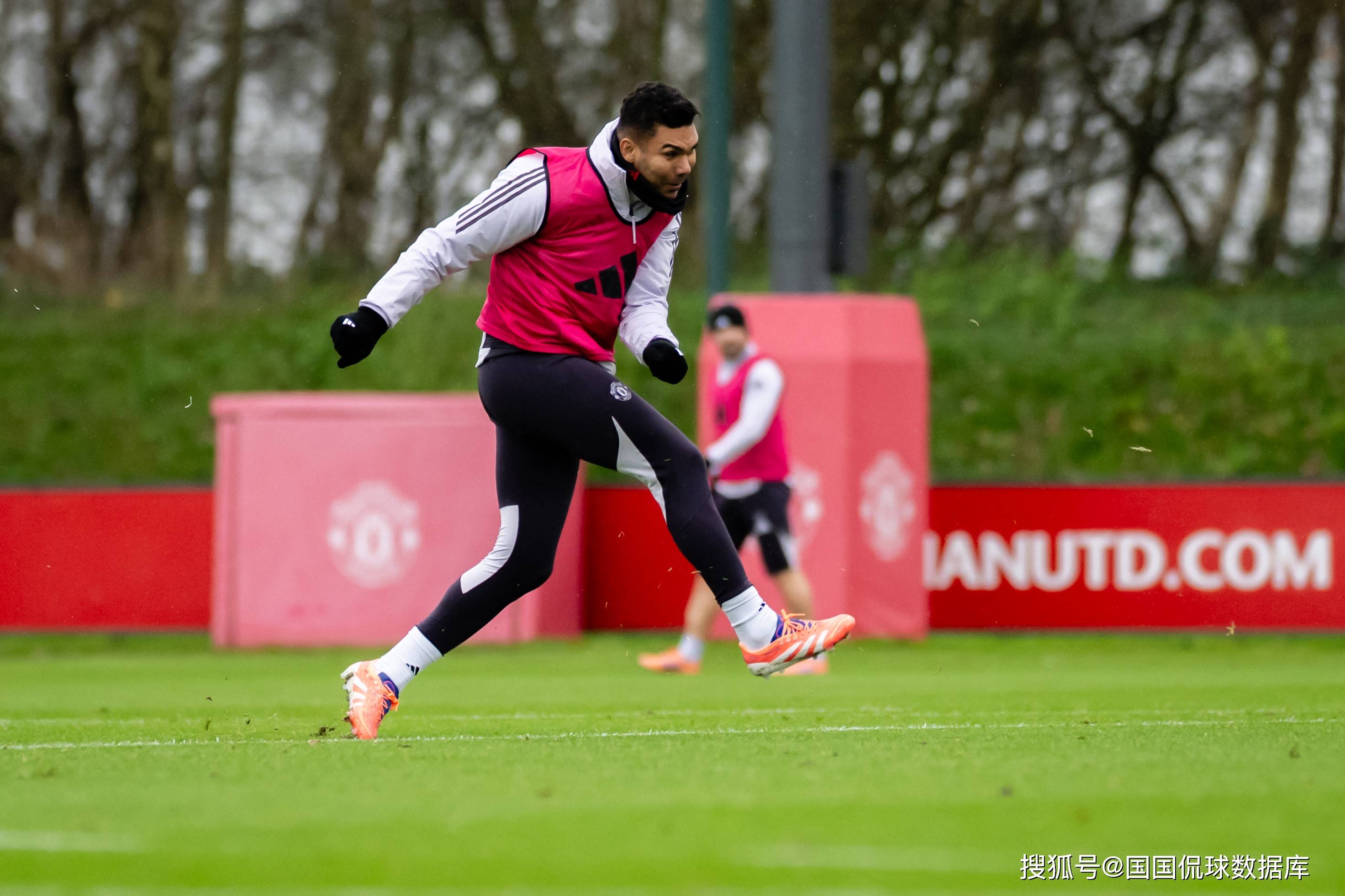 英超前瞻比分预测：维拉VS曼联，伯恩利，莱万特冷门全部拿下！