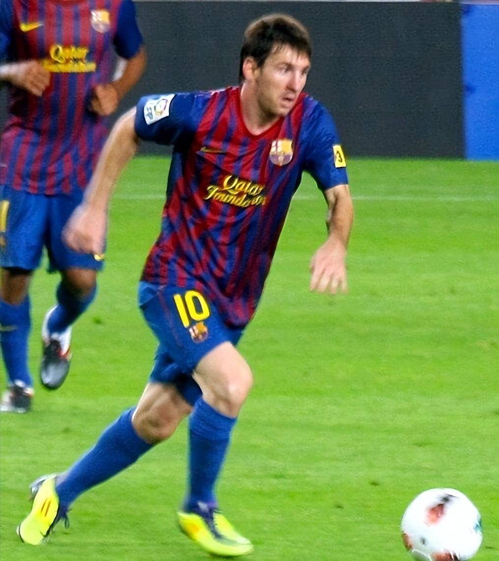 英超历史最佳阵容对阵巴萨历史最佳阵容发布！英超真的比不过巴萨？